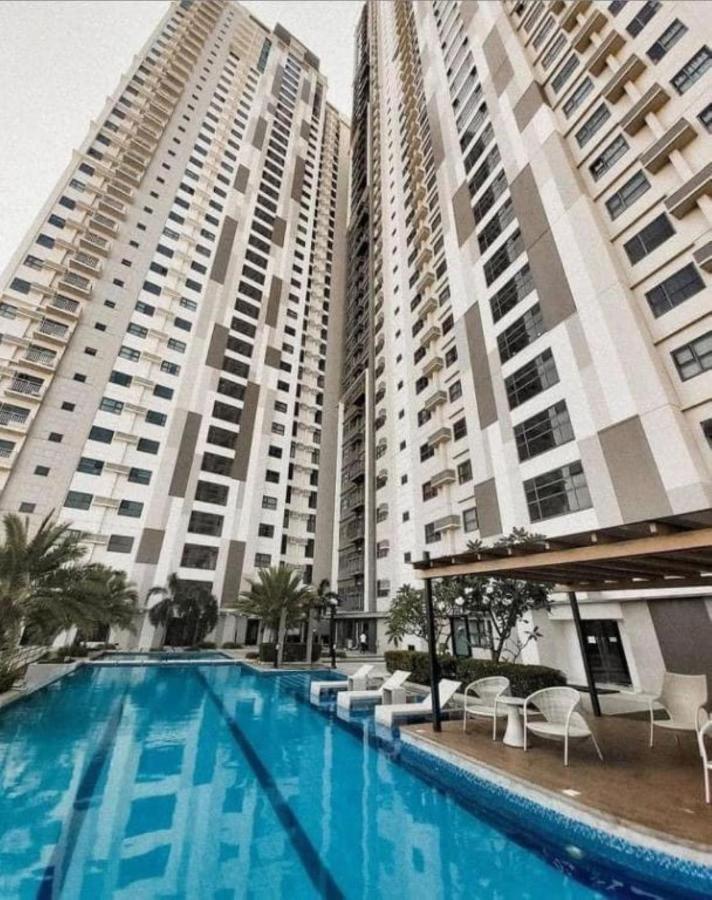 Horizon 101 A2 Shortwalk Robinson Mall Mango Square Bar Apartment Cebu Bagian luar foto