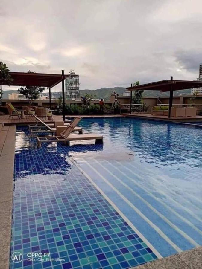 Horizon 101 A2 Shortwalk Robinson Mall Mango Square Bar Apartment Cebu Bagian luar foto