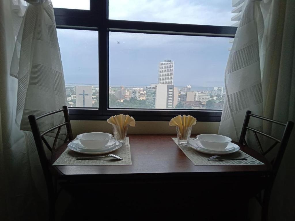 Horizon 101 A2 Shortwalk Robinson Mall Mango Square Bar Apartment Cebu Bagian luar foto